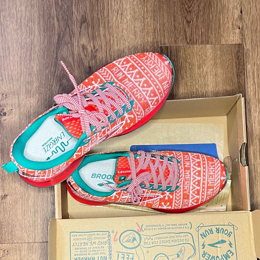 BROOKS LEVITATE 5 Run Merry RUNNING SHOES -Holiday Christmas